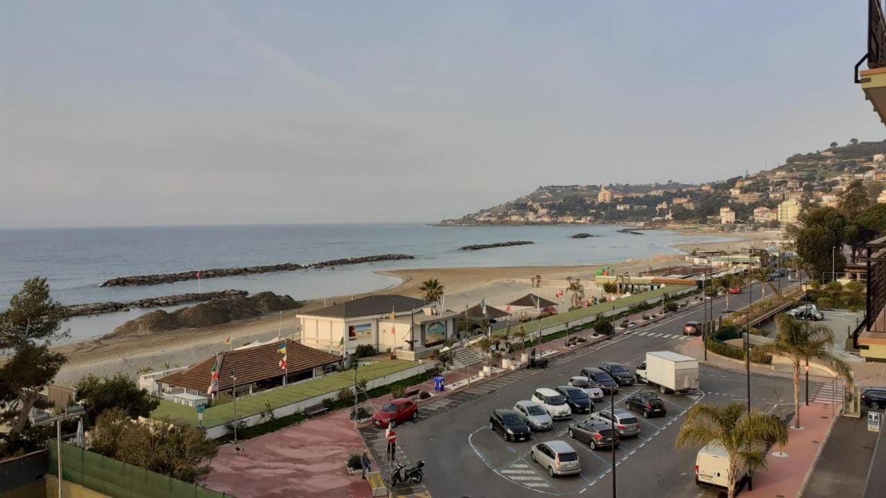 Hotel La Bouganville Taggia Exterior foto
